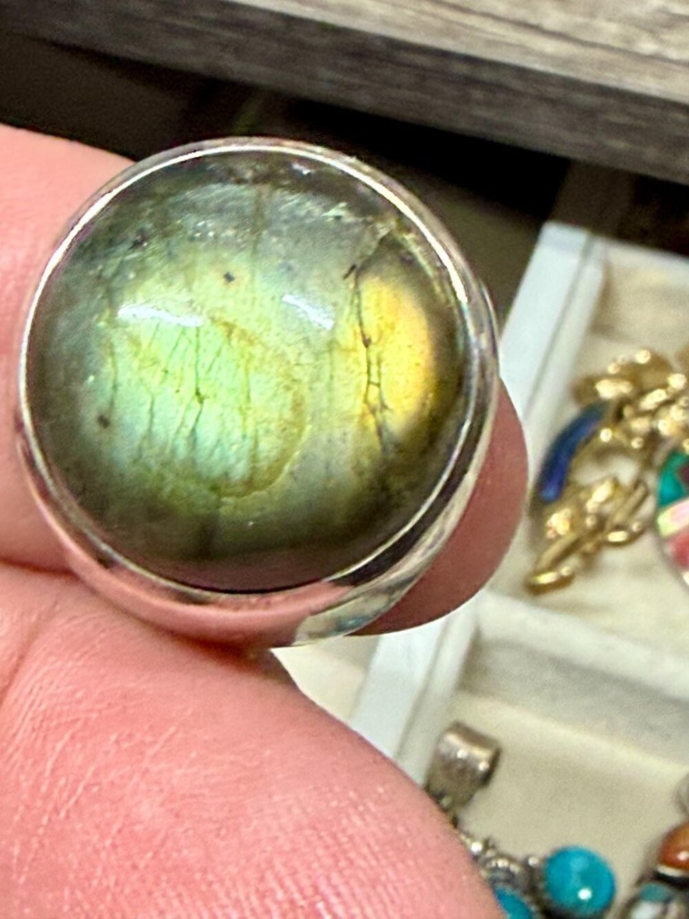 Chunky Labradorite statement ring - Picture 6 of 9